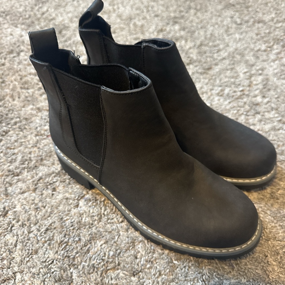 Black Chelsea boots